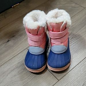Snow boots